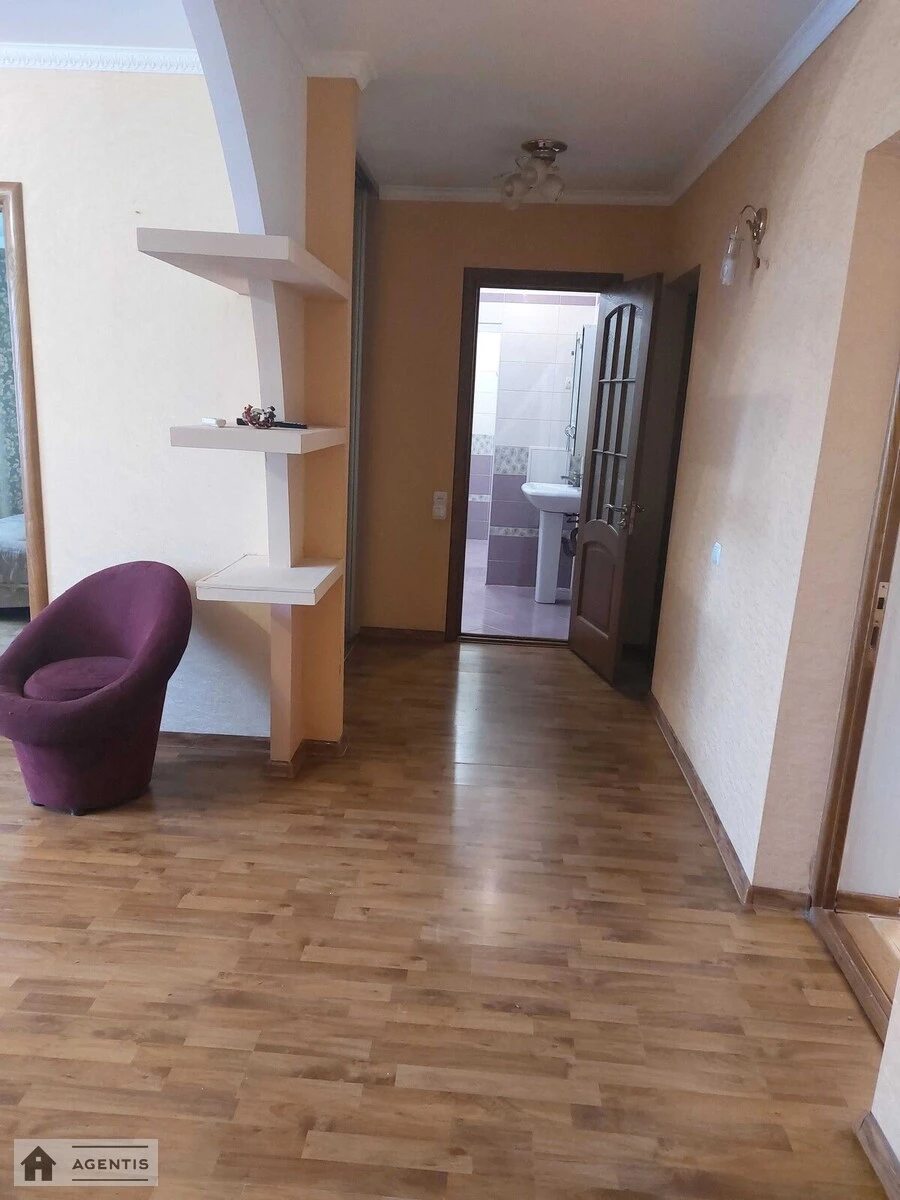 Apartment for rent 4 rooms, 100 m², 5th fl./9 floors. 12, Trostyanetcka 12, Kyiv. 