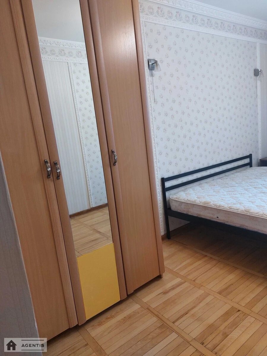 Apartment for rent 4 rooms, 100 m², 5th fl./9 floors. 12, Trostyanetcka 12, Kyiv. 