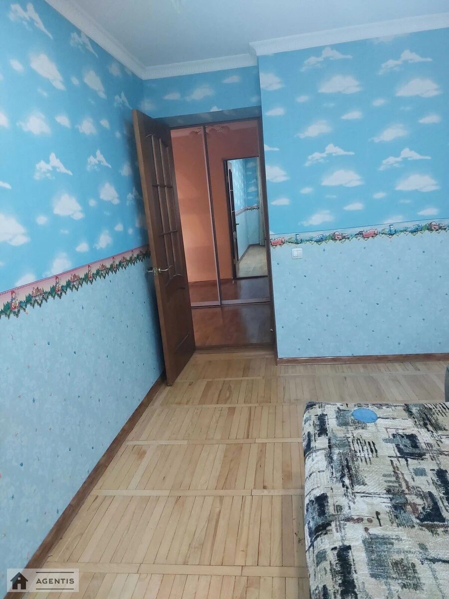 Здам квартиру 4 кімнати, 100 m², 5 пов./9 поверхів. 12, Тростянецька 12, Київ. 