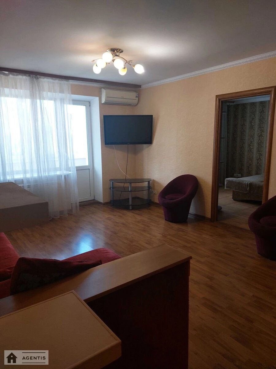 Apartment for rent 4 rooms, 100 m², 5th fl./9 floors. 12, Trostyanetcka 12, Kyiv. 