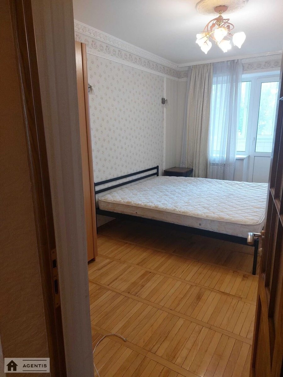 Apartment for rent 4 rooms, 100 m², 5th fl./9 floors. 12, Trostyanetcka 12, Kyiv. 