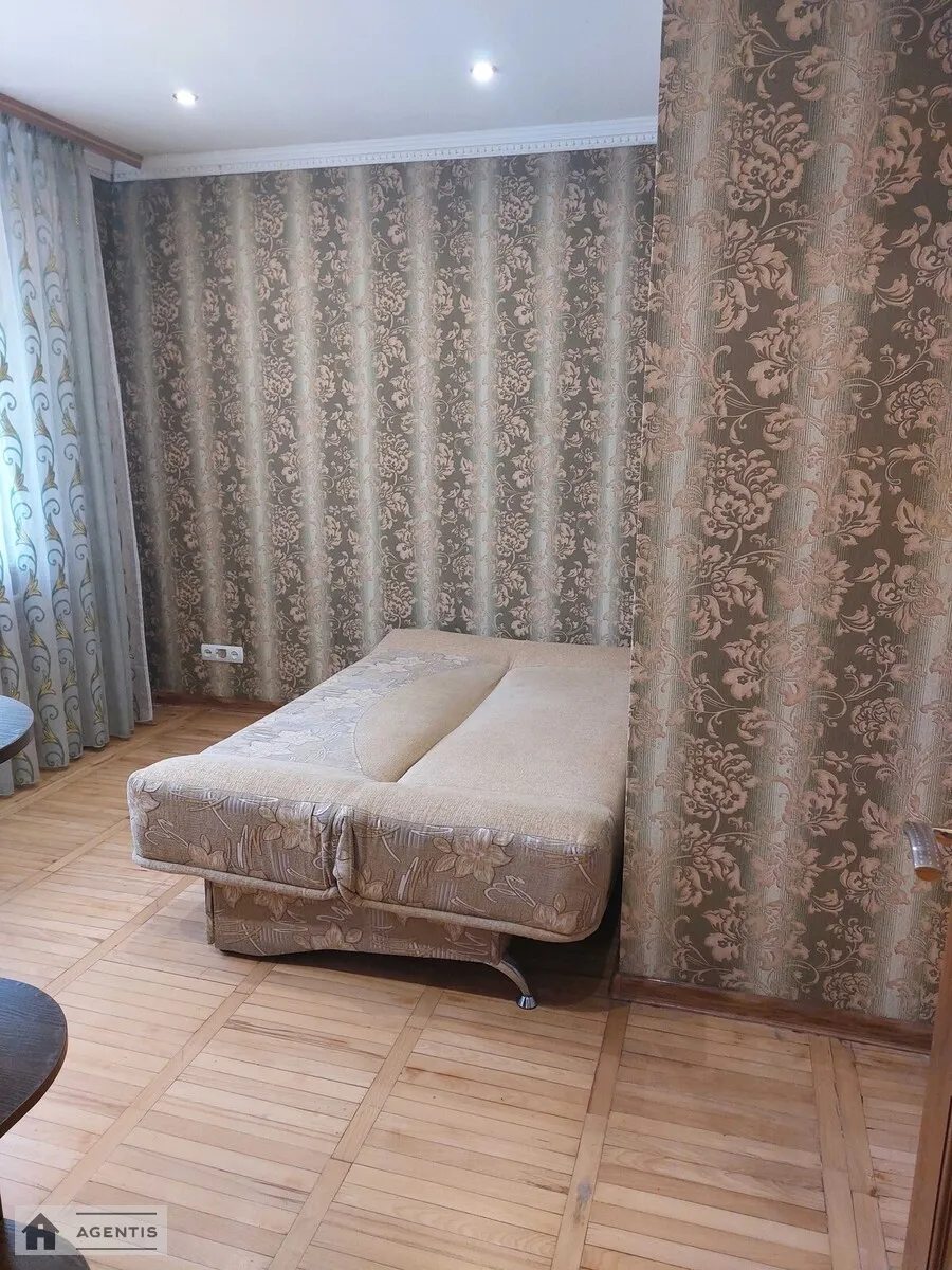 Apartment for rent 4 rooms, 100 m², 5th fl./9 floors. 12, Trostyanetcka 12, Kyiv. 