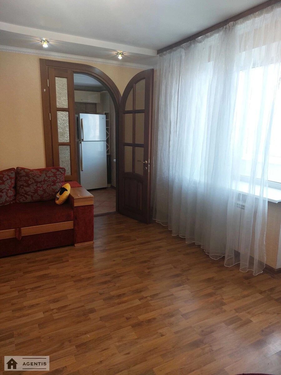 Apartment for rent 4 rooms, 100 m², 5th fl./9 floors. 12, Trostyanetcka 12, Kyiv. 