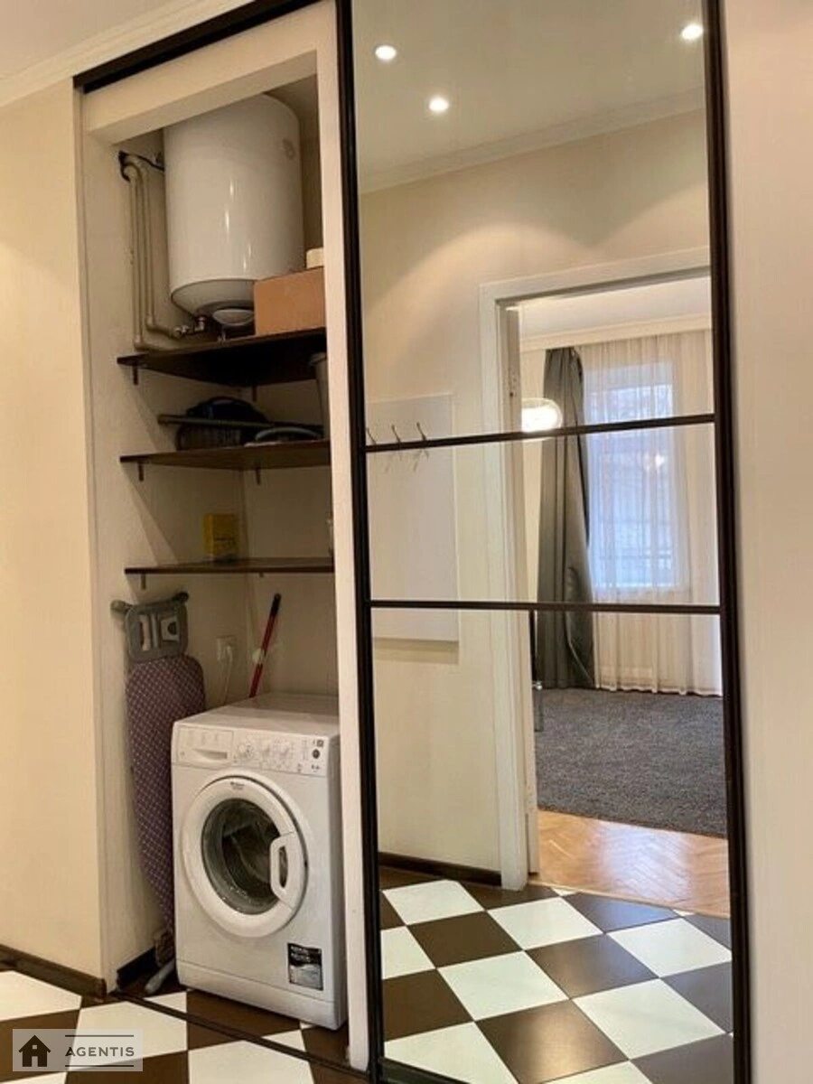 Сдам квартиру 1 комната, 34 m², 2 эт./5 этажей. 12, Антоновича вул. (Горького), Киев. 