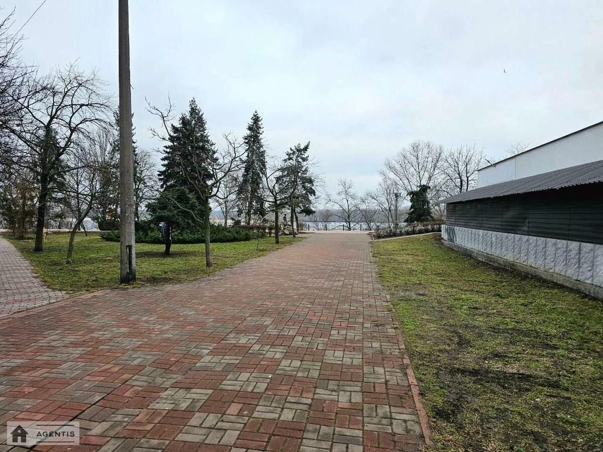 Сдам квартиру 3 комнаты, 100 m², 12 эт./28 этажей. 12, Володимира Івасюка просп. (Героїв Сталінграда), Киев. 