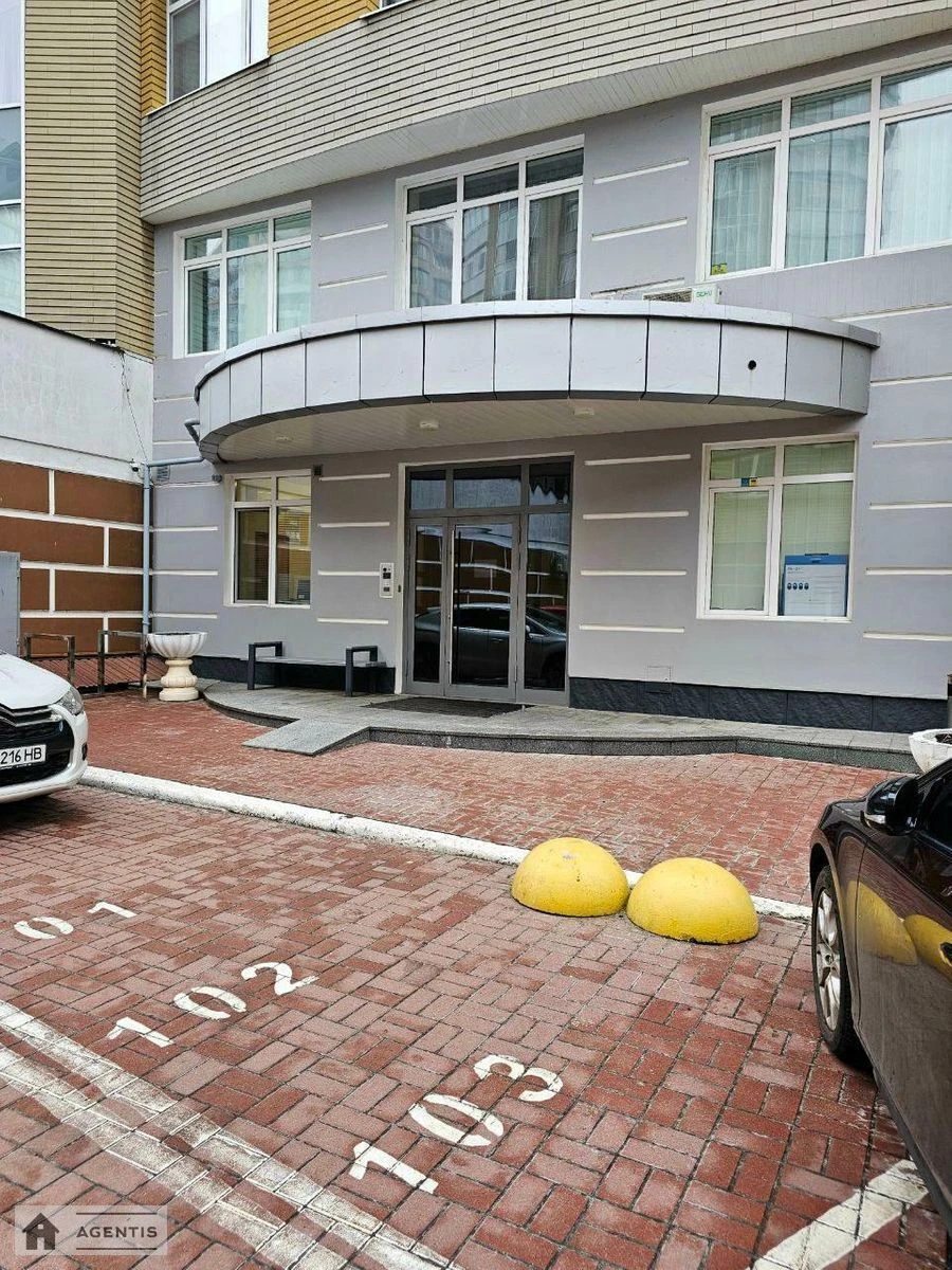 Сдам квартиру 3 комнаты, 100 m², 12 эт./28 этажей. 12, Володимира Івасюка просп. (Героїв Сталінграда), Киев. 