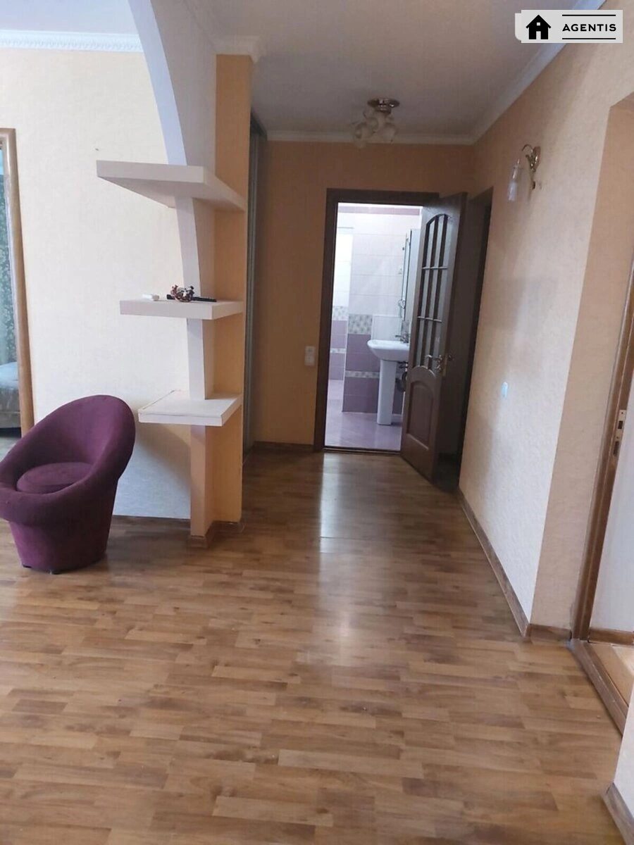 Apartment for rent 4 rooms, 100 m², 5th fl./9 floors. 12, Trostyanetcka 12, Kyiv. 