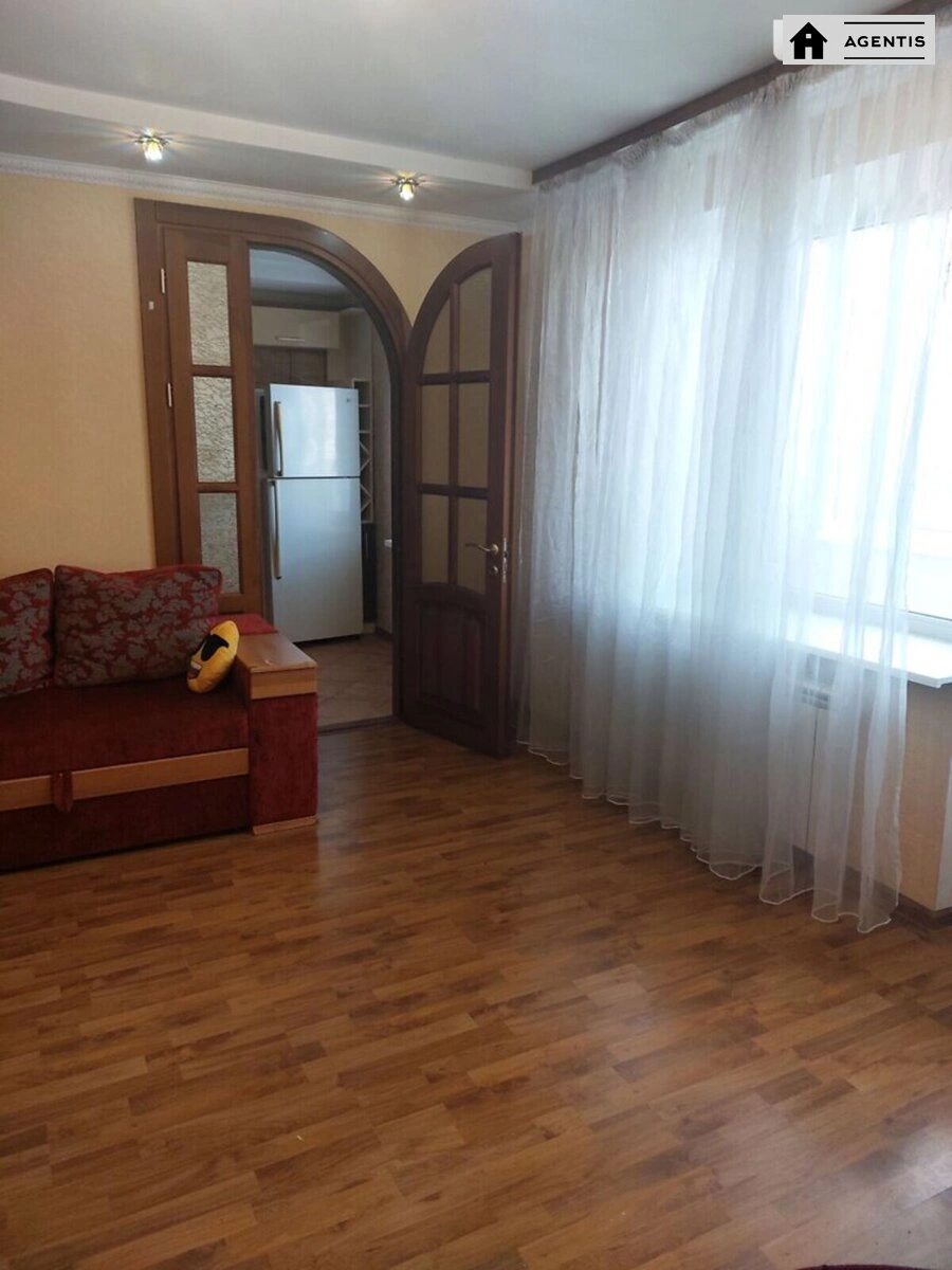 Apartment for rent 4 rooms, 100 m², 5th fl./9 floors. 12, Trostyanetcka 12, Kyiv. 