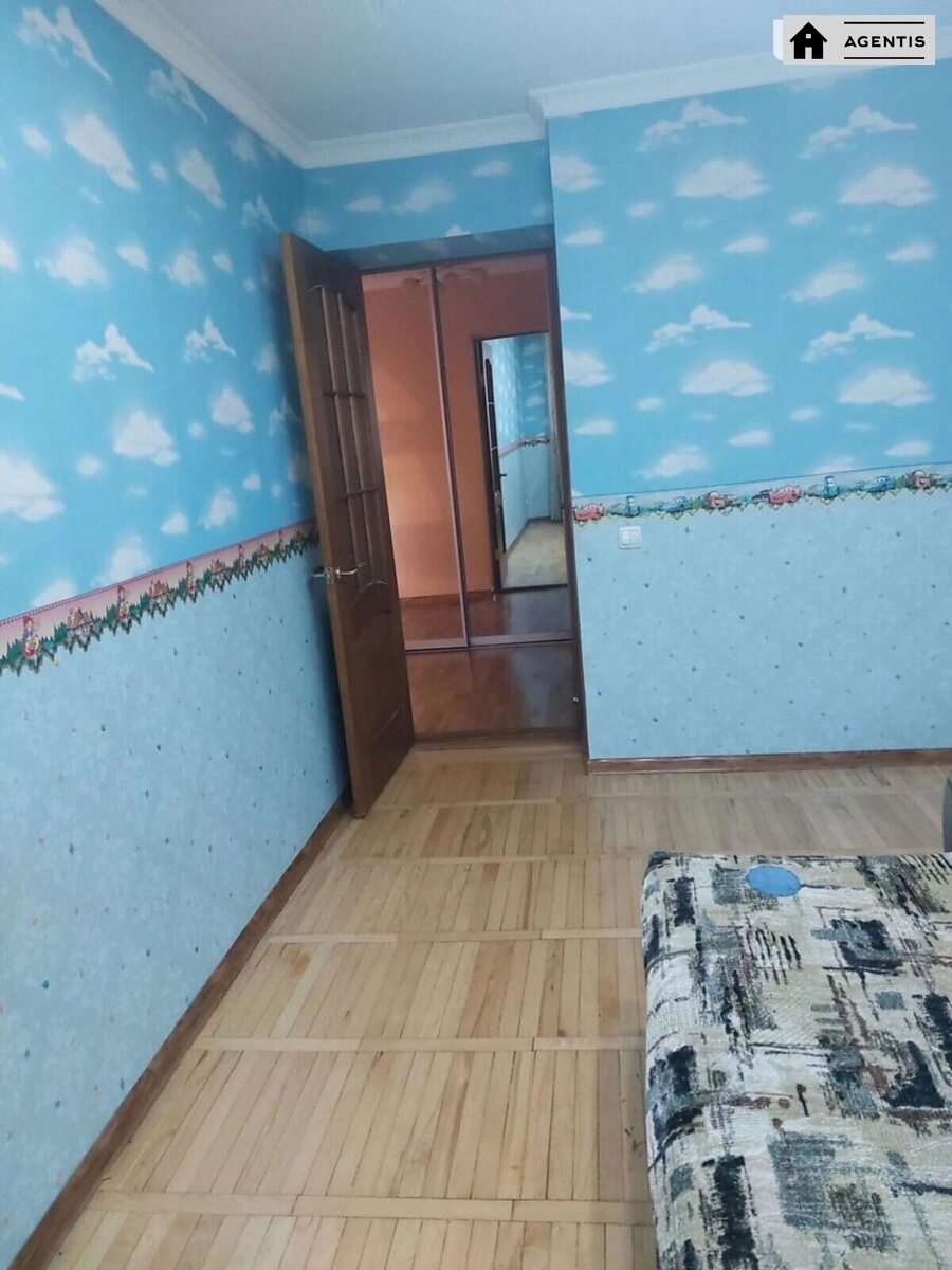 Здам квартиру 4 кімнати, 100 m², 5 пов./9 поверхів. 12, Тростянецька 12, Київ. 