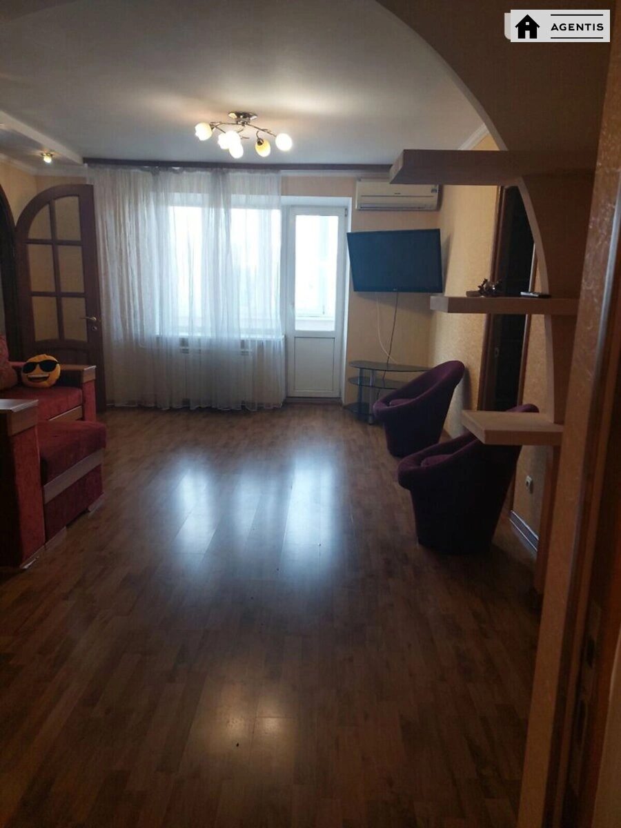 Apartment for rent 4 rooms, 100 m², 5th fl./9 floors. 12, Trostyanetcka 12, Kyiv. 