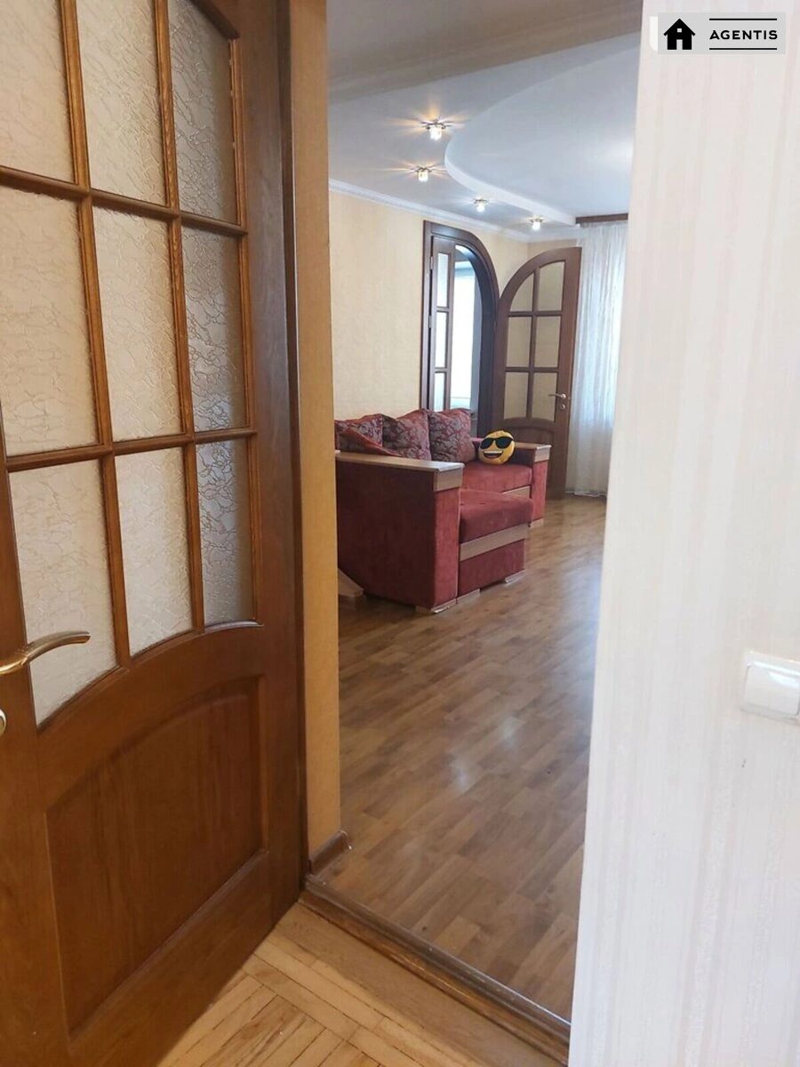 Apartment for rent 4 rooms, 100 m², 5th fl./9 floors. 12, Trostyanetcka 12, Kyiv. 