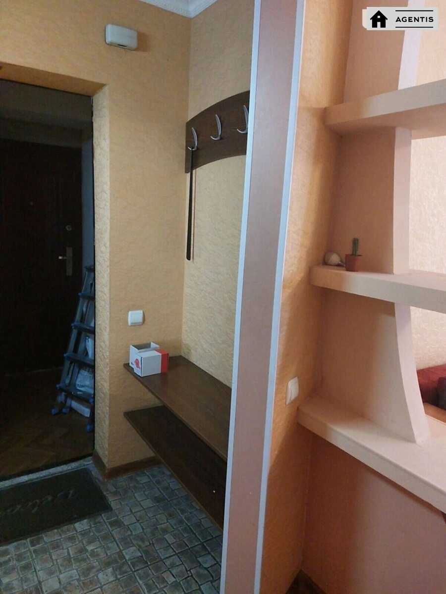 Apartment for rent 4 rooms, 100 m², 5th fl./9 floors. 12, Trostyanetcka 12, Kyiv. 