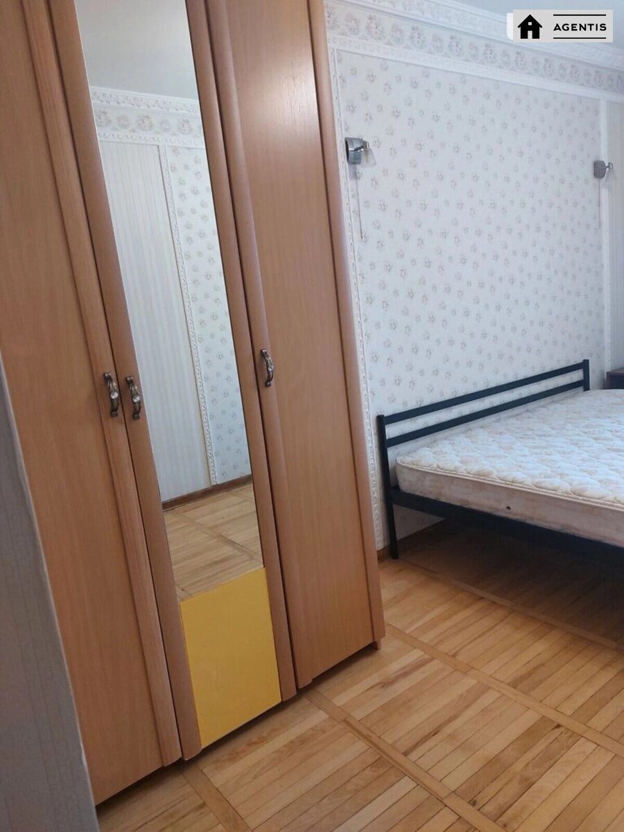 Здам квартиру 4 кімнати, 100 m², 5 пов./9 поверхів. 12, Тростянецька 12, Київ. 