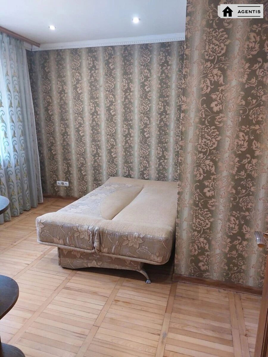 Apartment for rent 4 rooms, 100 m², 5th fl./9 floors. 12, Trostyanetcka 12, Kyiv. 