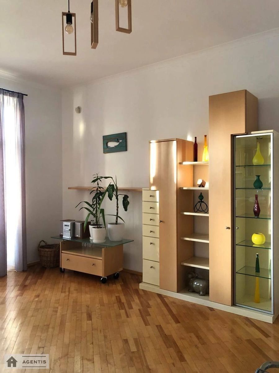 Apartment for rent 3 rooms, 83 m², 3rd fl./5 floors. 71, Beresteyskyy prosp. Peremohy, Kyiv. 