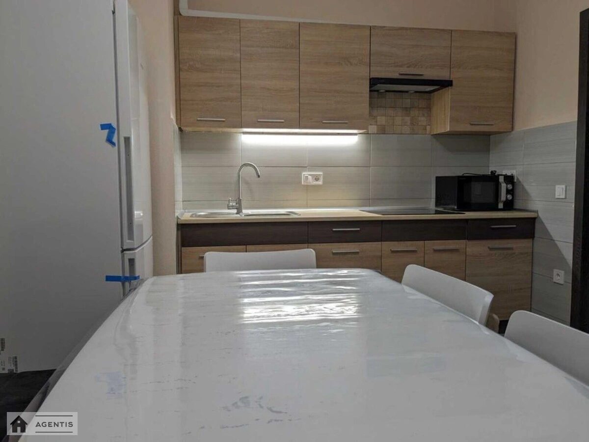 Apartment for rent 1 room, 42 m², 6th fl./17 floors. Beresteyskyy prosp. Peremohy, Kyiv. 