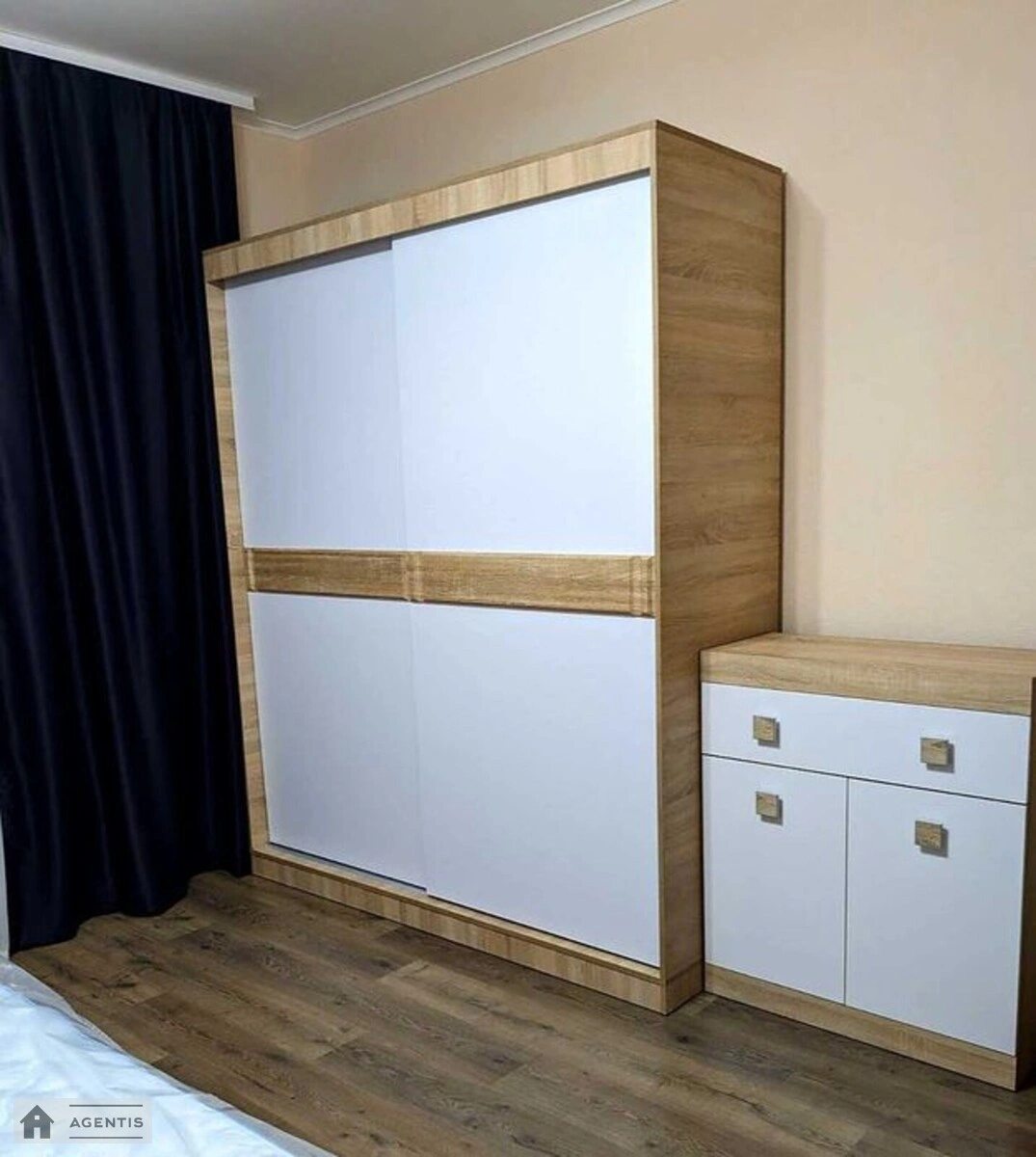 Apartment for rent 1 room, 42 m², 6th fl./17 floors. Beresteyskyy prosp. Peremohy, Kyiv. 