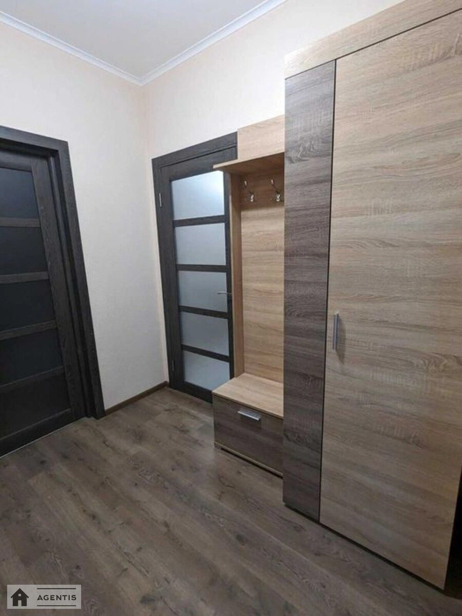 Apartment for rent 1 room, 42 m², 6th fl./17 floors. Beresteyskyy prosp. Peremohy, Kyiv. 