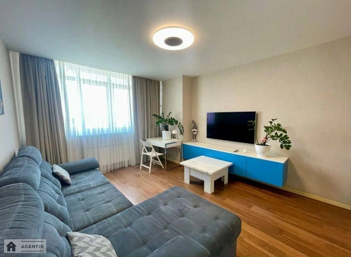 Сдам квартиру 3 комнаты, 94 m², 13 эт./14 этажей. 4, Нивська вул., Киев. 