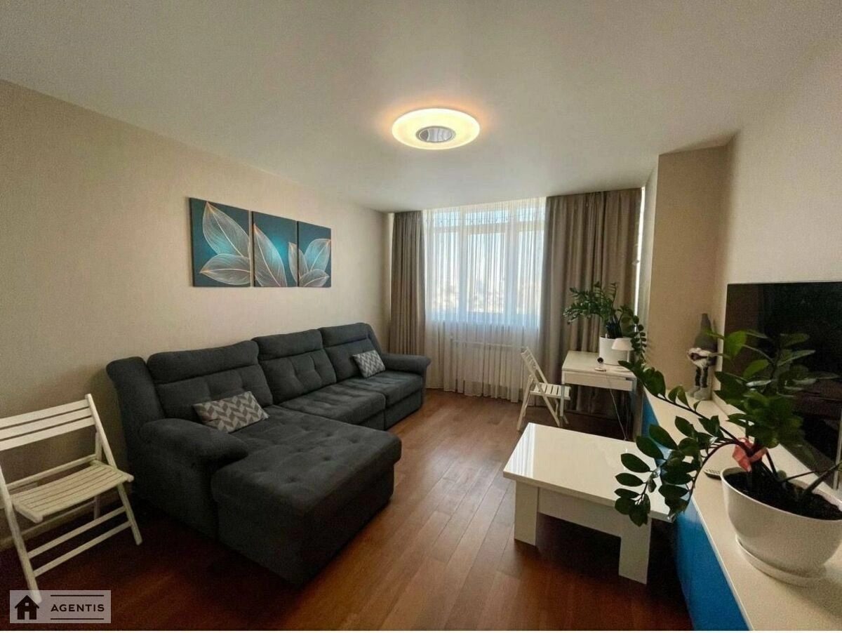 Сдам квартиру 3 комнаты, 94 m², 13 эт./14 этажей. 4, Нивська вул., Киев. 