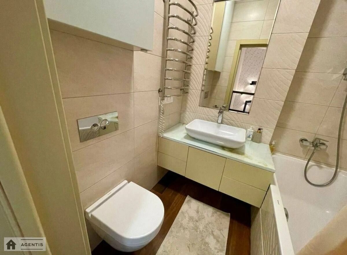 Сдам квартиру 3 комнаты, 94 m², 13 эт./14 этажей. 4, Нивська вул., Киев. 