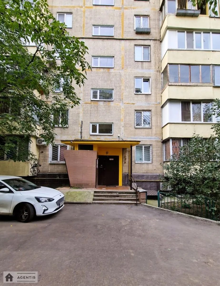 Сдам квартиру 2 комнаты, 48 m², 3 эт./9 этажей. 97, Антоновича вул. (Горького), Киев. 