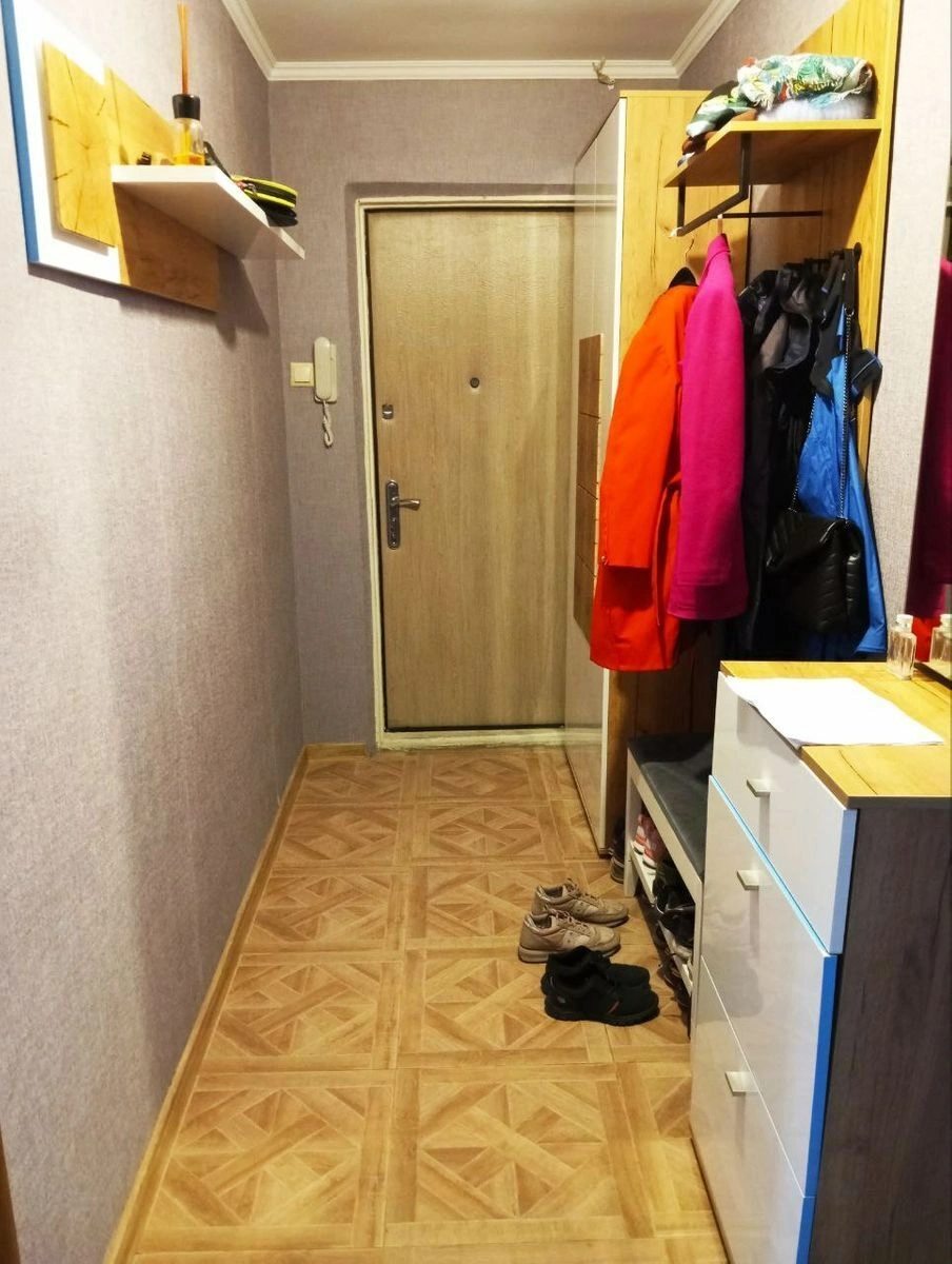 Сдам квартиру 2 комнаты, 49 m², 7 эт./16 этажей. 15, Володимира Івасюка просп. (Героїв Сталінграда), Киев. 