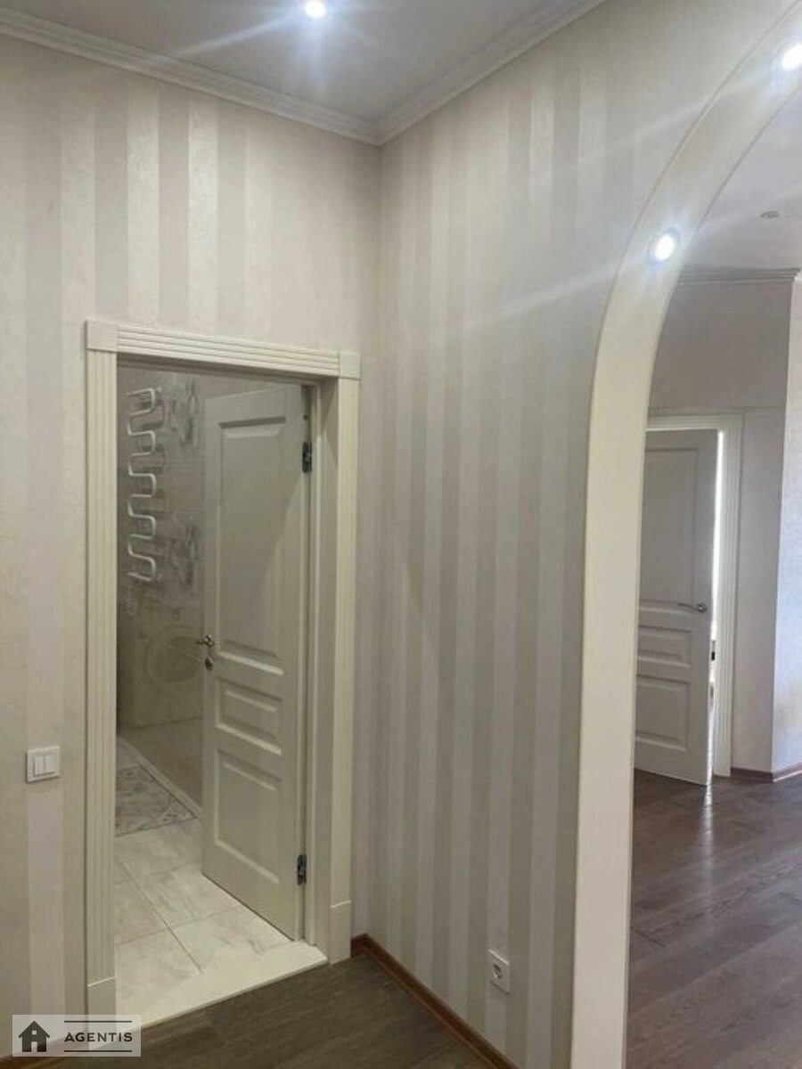 Здам квартиру 2 кімнати, 90 m², 4 пов./18 поверхів. 36, Євгена Коновальця вул. (Щорса), Київ. 