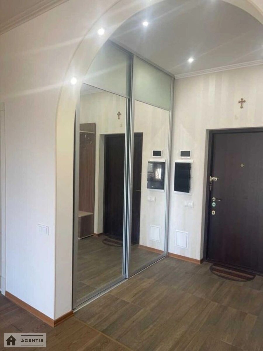 Здам квартиру 2 кімнати, 90 m², 4 пов./18 поверхів. 36, Євгена Коновальця вул. (Щорса), Київ. 