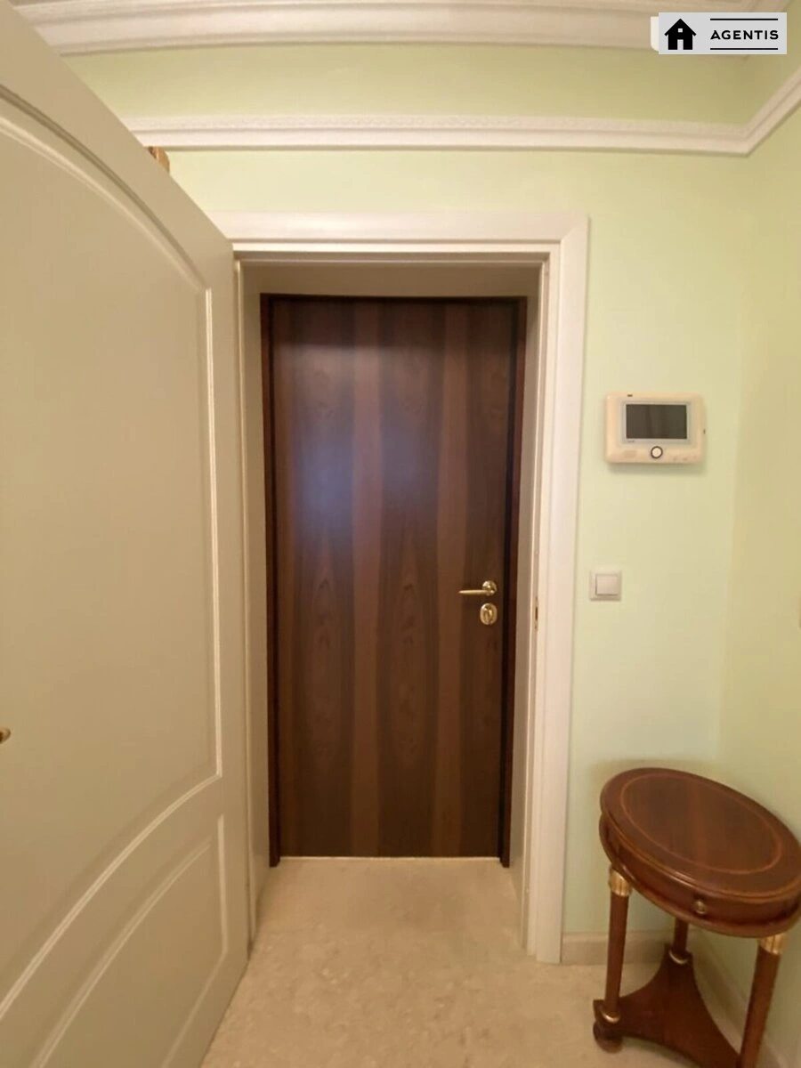 Apartment for rent 4 rooms, 107 m², 6th fl./8 floors. 7, Yaroslavskiy 7, Kyiv. 