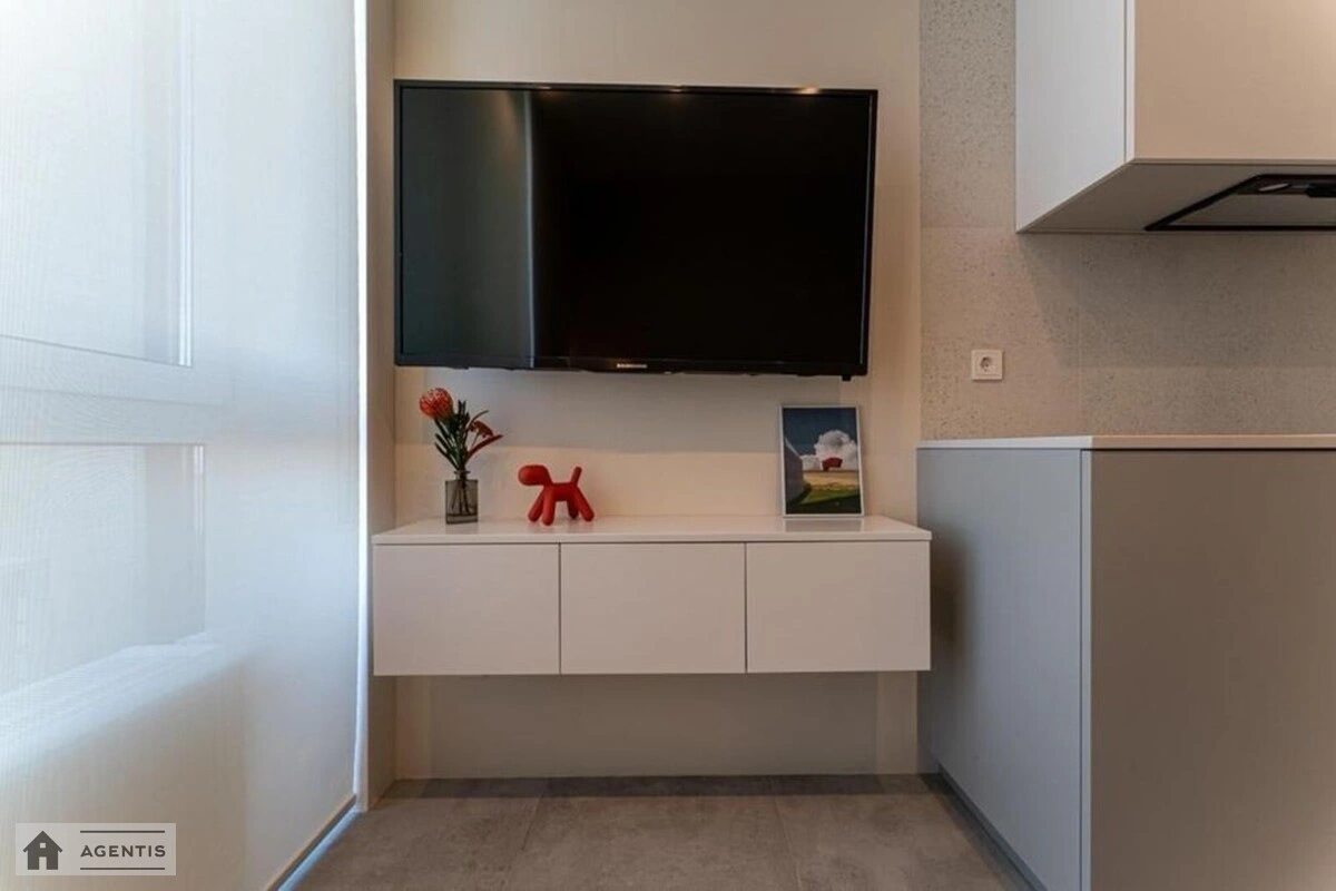 Сдам квартиру 1 комната, 40 m², 23 эт./26 этажей. Заречная, Киев. 