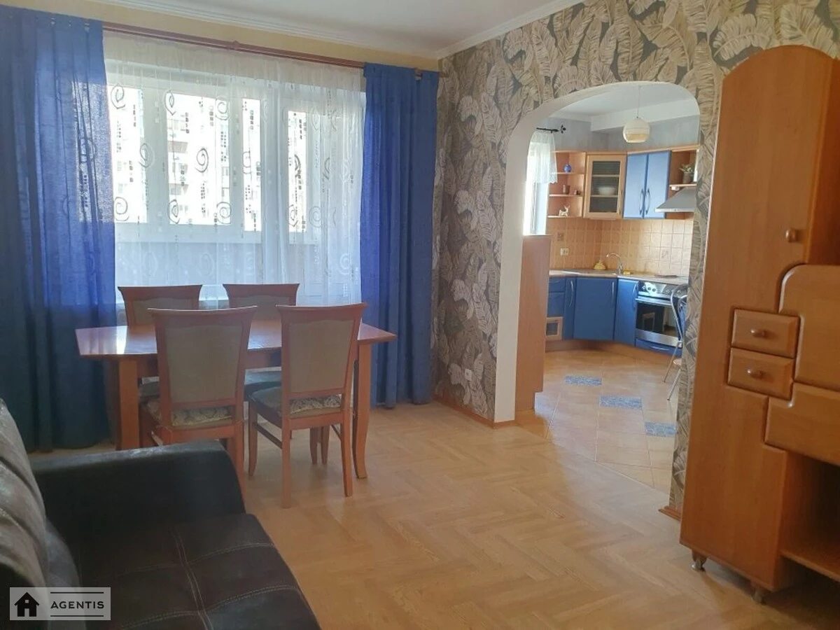 Сдам квартиру 2 комнаты, 70 m², 11 эт./16 этажей. 12, Драгоманова 12, Киев. 