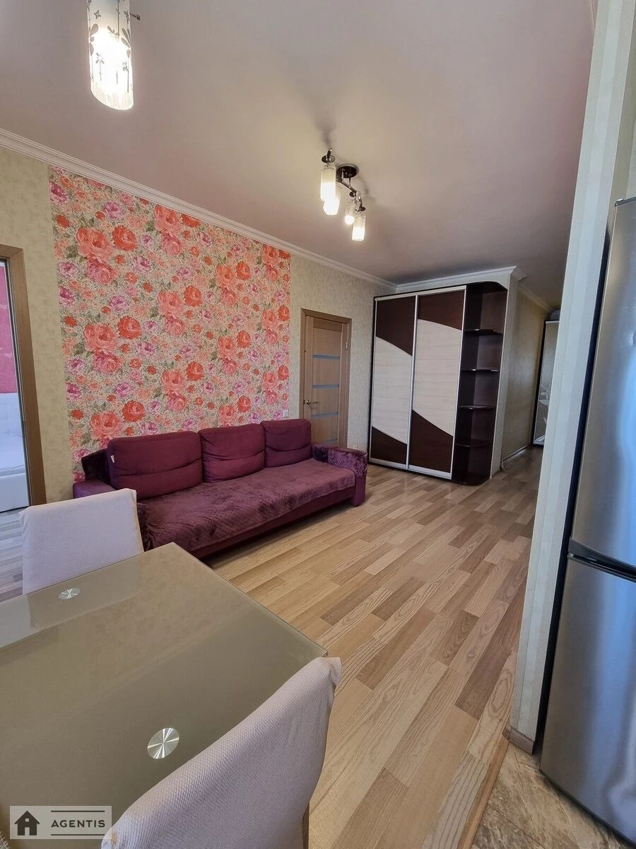 Apartment for rent 3 rooms, 63 m², 20th fl./24 floors. 9, Motorniy 9, Kyiv. 