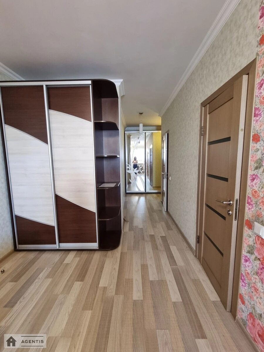 Apartment for rent 3 rooms, 63 m², 20th fl./24 floors. 9, Motorniy 9, Kyiv. 