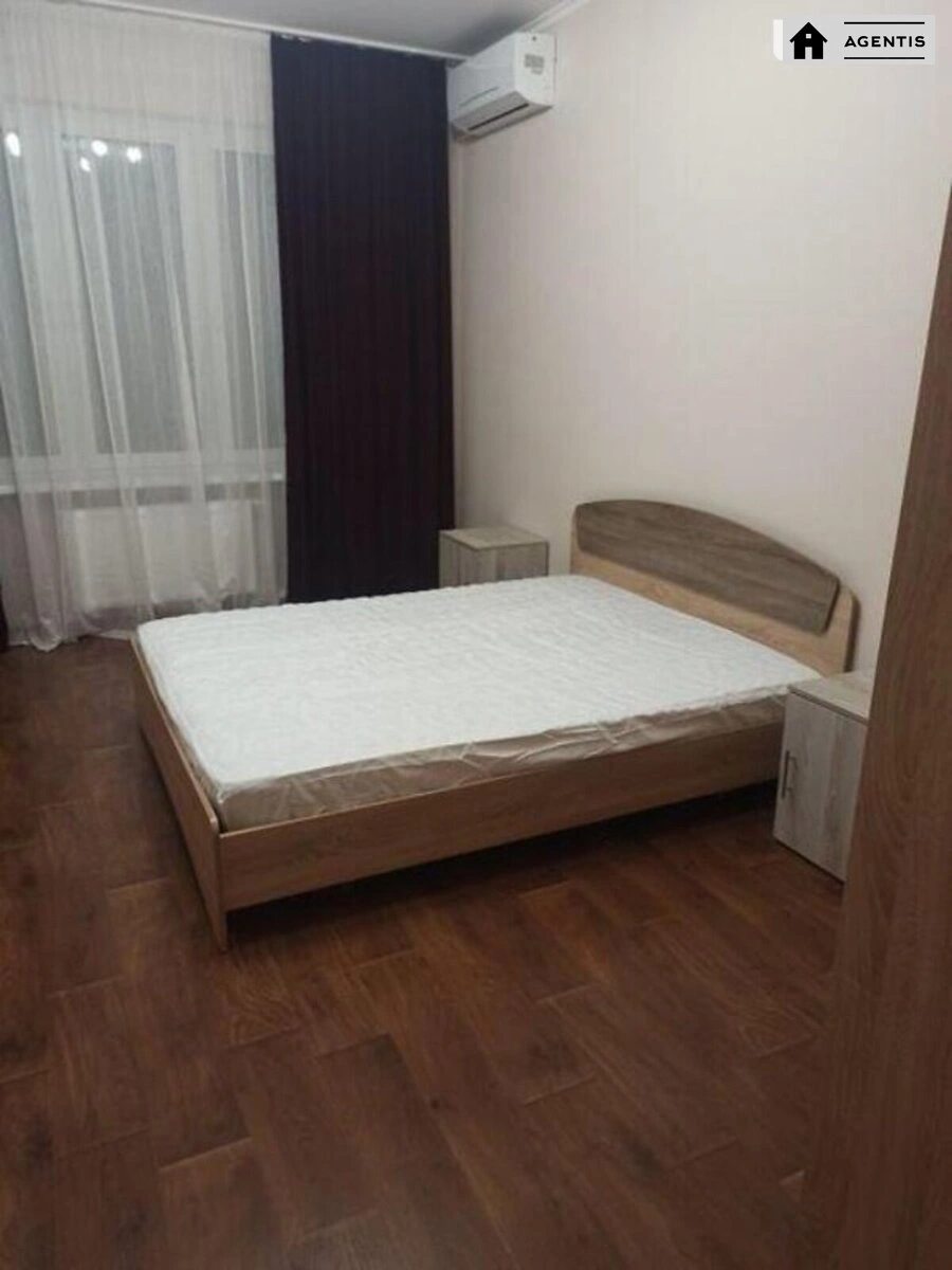 Сдам квартиру 1 комната, 50 m², 19 эт./24 этажа. 54, Ревуцкого 54, Киев. 