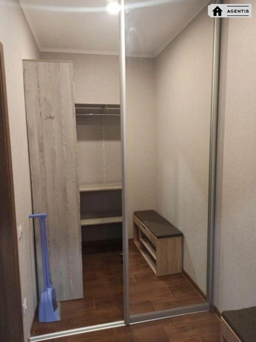 Apartment for rent 1 room, 50 m², 19th fl./24 floors. 54, Revutckogo 54, Kyiv. 