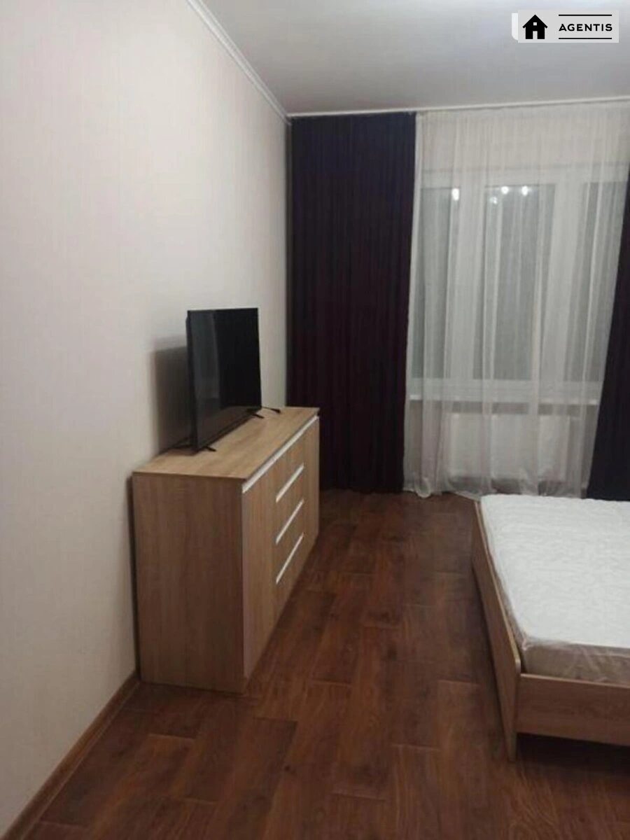 Сдам квартиру 1 комната, 50 m², 19 эт./24 этажа. 54, Ревуцкого 54, Киев. 