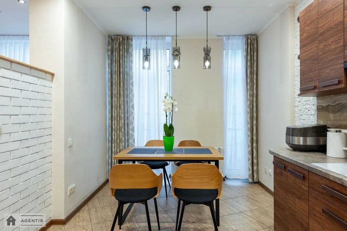 Apartment for rent 3 rooms, 85 m², 4th fl./9 floors. Regeneratorna 4, Kyiv. 