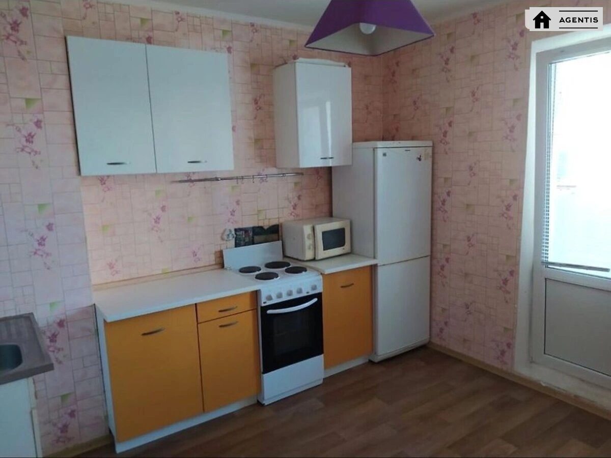 Сдам квартиру 1 комната, 48 m², 3 эт./9 этажей. 49, Червоної Калини просп. (Володимира Маяковського), Киев. 