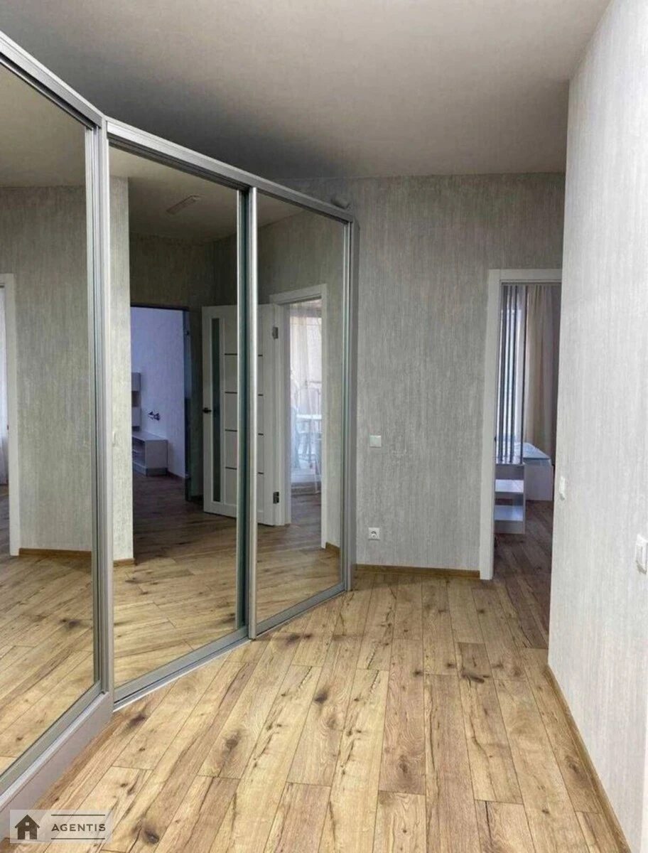 Сдам квартиру 1 комната, 69 m², 8 эт./25 этажей. 109, Антоновича вул. (Горького), Киев. 