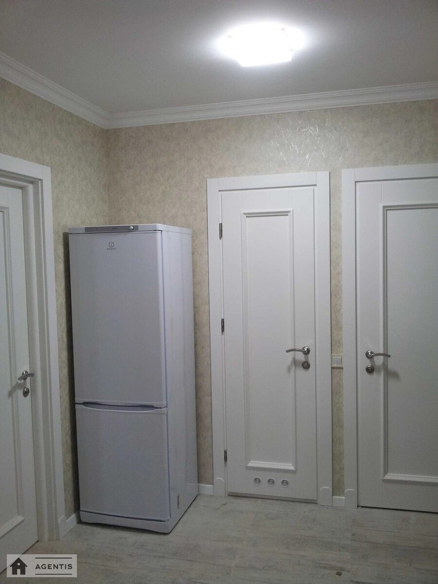 Сдам квартиру 2 комнаты, 89 m², 17 эт./27 этажей. 15, Ованеса Туманяна вул., Киев. 