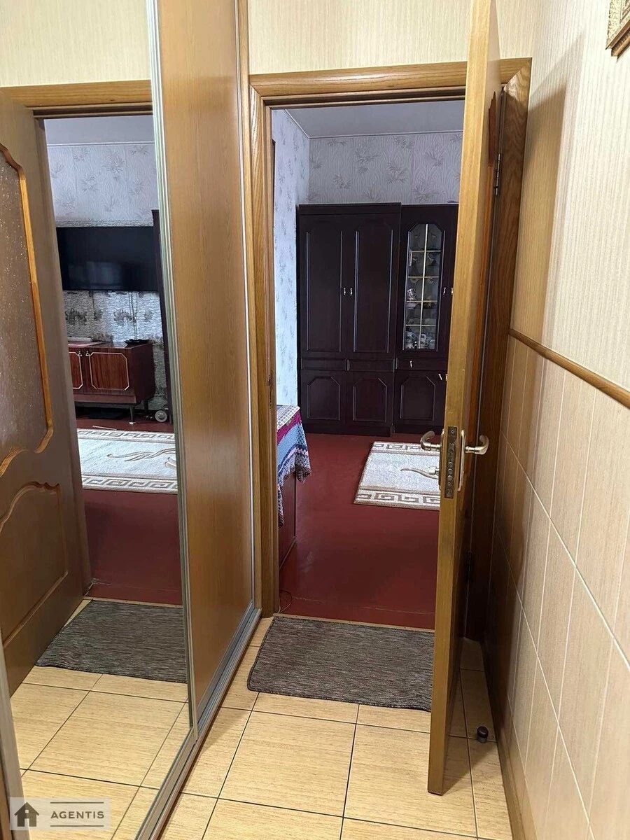 Сдам квартиру 2 комнаты, 50 m², 7 эт./10 этажей. 30, Ревуцкого 30, Киев. 