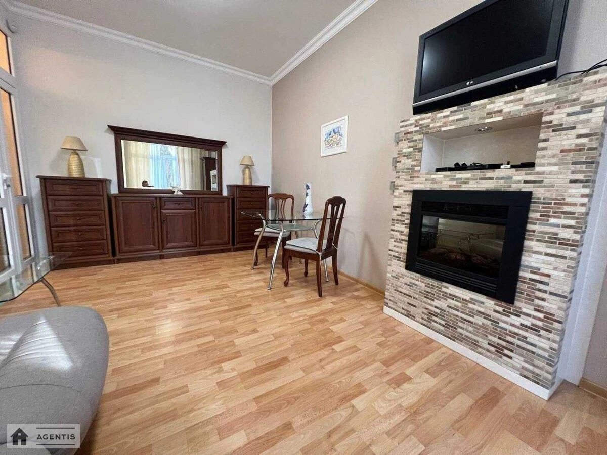 Apartment for rent 2 rooms, 60 m², 3rd fl./7 floors. 39, Knyaziv Ostrozkykh vul. Moskovska, Kyiv. 