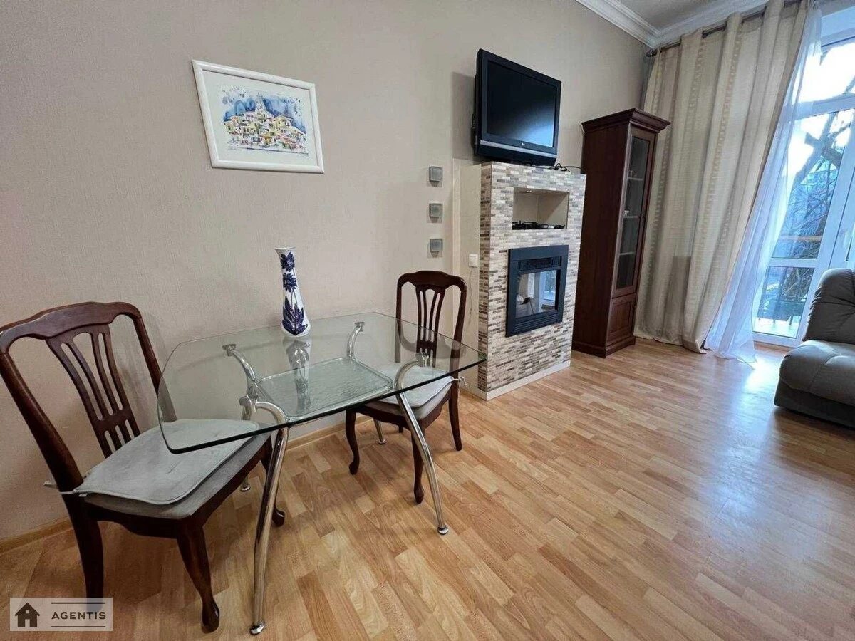 Apartment for rent 2 rooms, 60 m², 3rd fl./7 floors. 39, Knyaziv Ostrozkykh vul. Moskovska, Kyiv. 