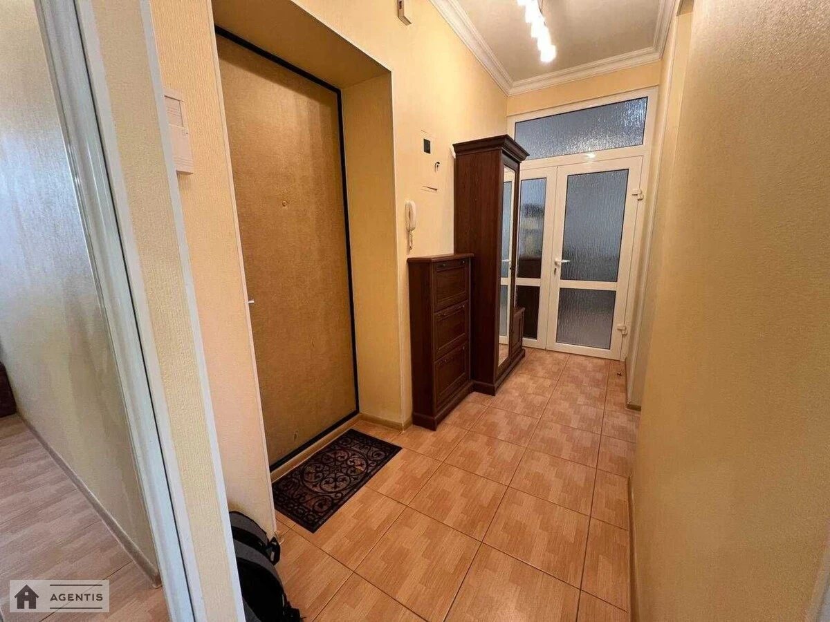 Здам квартиру 2 кімнати, 60 m², 3 пов./7 поверхів. 39, Князів Острозьких вул. (Московська), Київ. 