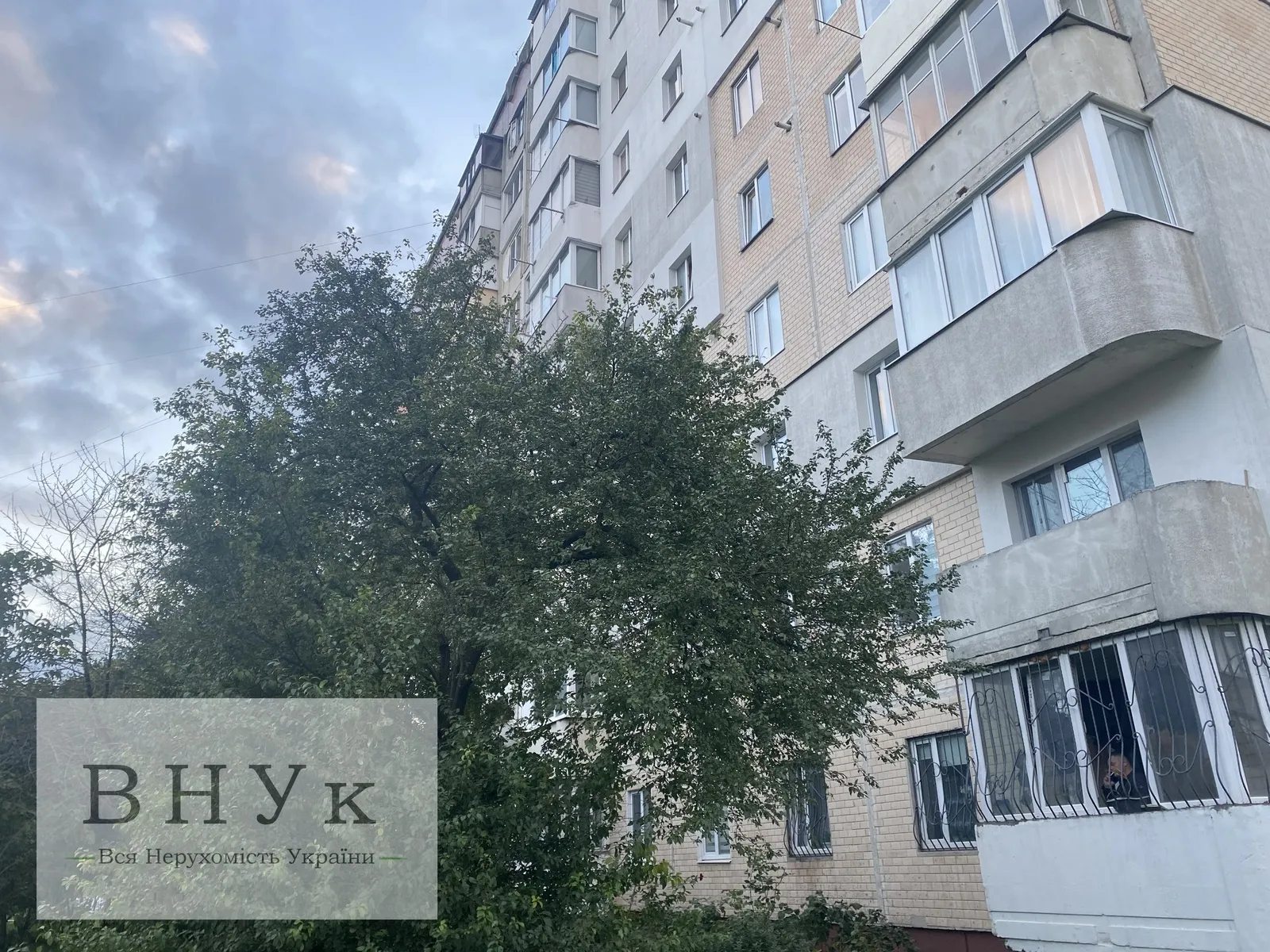 Apartments for sale 2 rooms, 53 m², 1st fl./10 floors. Kurbasa L. vul., Ternopil. 