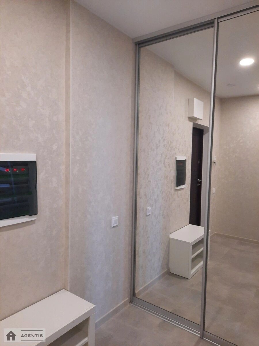 Здам квартиру 1 кімната, 42 m², 3 пов./26 поверхів. Каховська, Київ. 