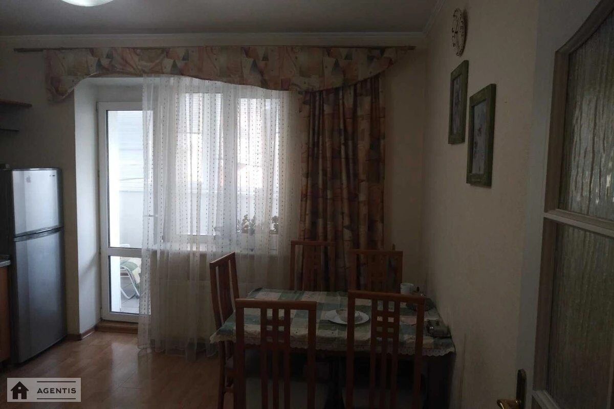 Apartment for rent 2 rooms, 80 m², 5th fl./16 floors. 7, Pidgirna 7, Kyiv. 