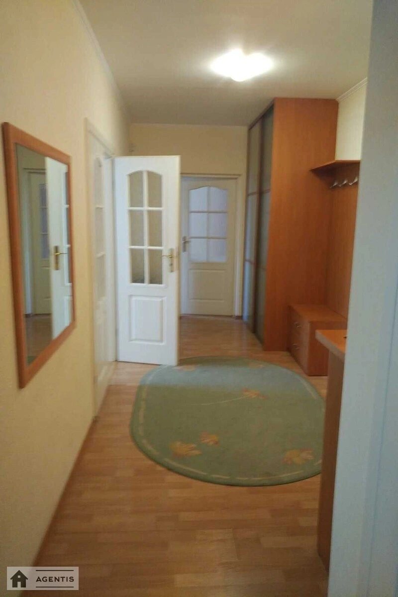 Сдам квартиру 2 комнаты, 80 m², 5 эт./16 этажей. 7, Подгорная 7, Киев. 