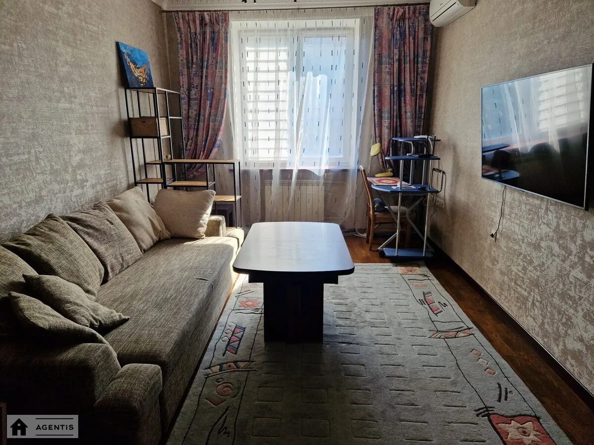 Apartment for rent 2 rooms, 50 m², 5th fl./5 floors. Svyatoshynskyy rayon, Kyiv. 